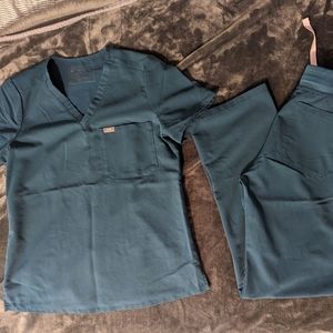 Teal FIGS scrub set, size small